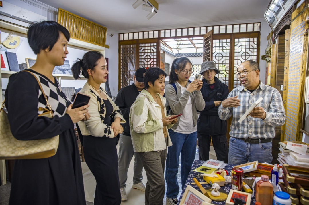 Media workers, influencers discover Nanquan Old Street in Wuxi