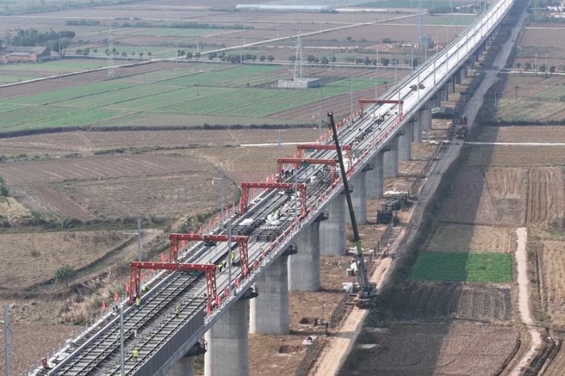 Major section on Shanghai-Chongqing-Chengdu High-Speed Railway achieves milestone