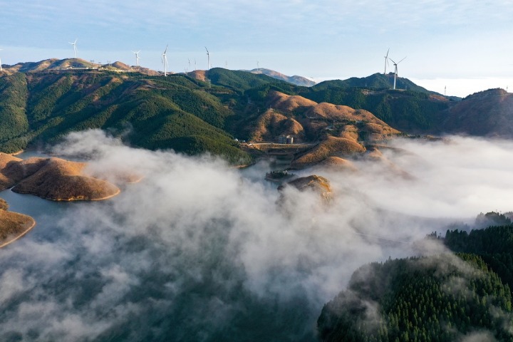 Stunning sea of clouds at Tianhu National Wetland Park in Guangxi