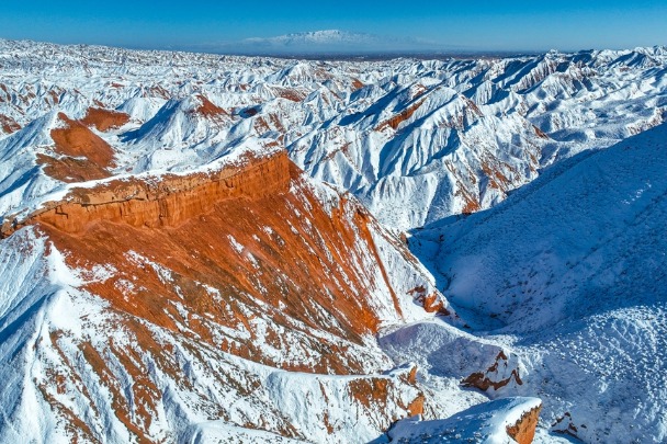 Danxia blanketed in snow