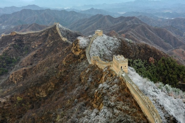 First snowfall on Jinshanling Great Wall