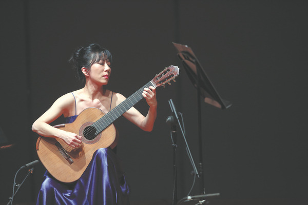 Musician gives the guitar a Brazilian heart