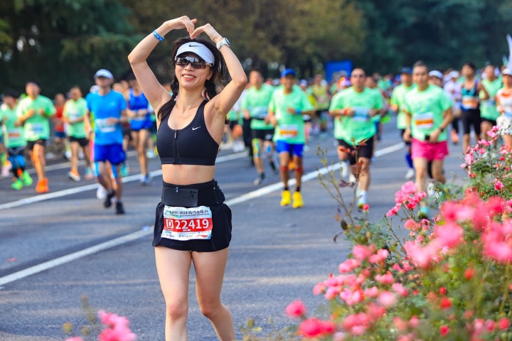 Marathon craze boosts China's public health, consumption