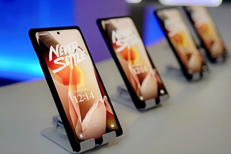 Chinese display panel maker unveils new flexible OLED