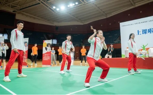 Zhejiang Olympians return to Hangzhou, inspire students