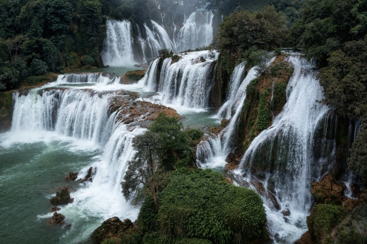 Detian Waterfall a wonderland in early winter