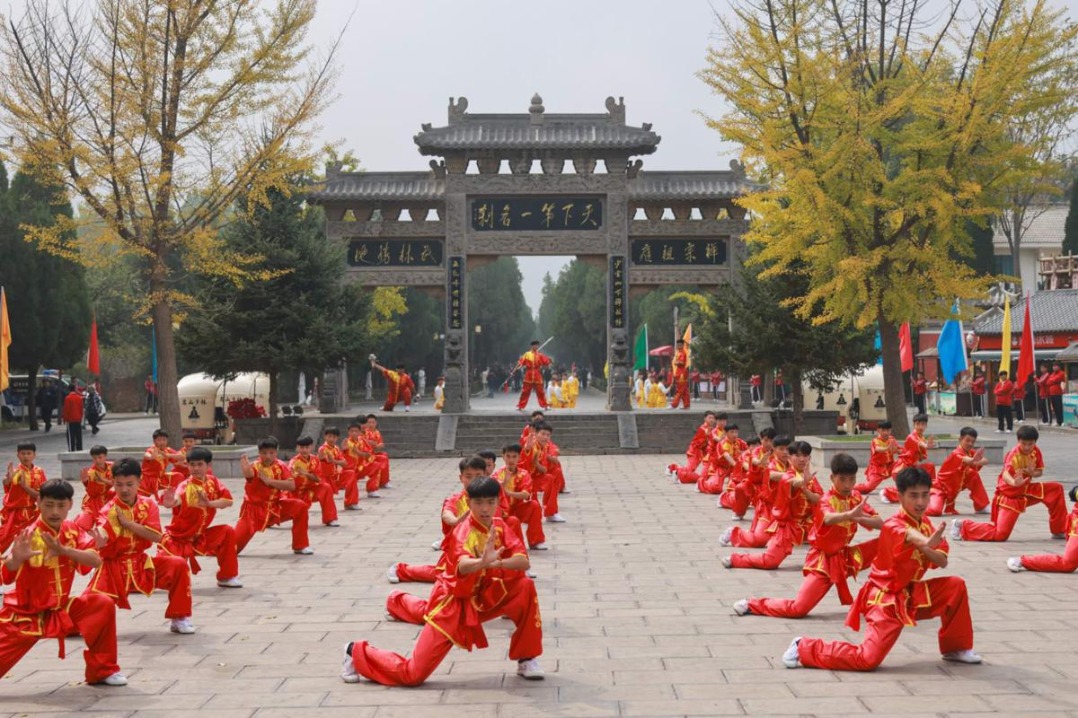 Shaolin festival opens with over 2,500 kung fu practitioners