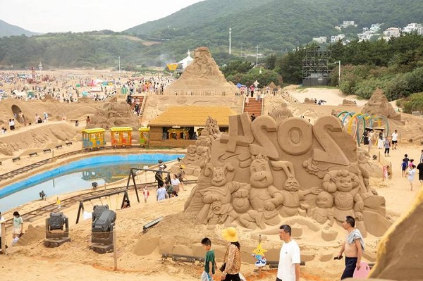 25th Zhoushan International Sand Sculpture Festival opens with summer festivities