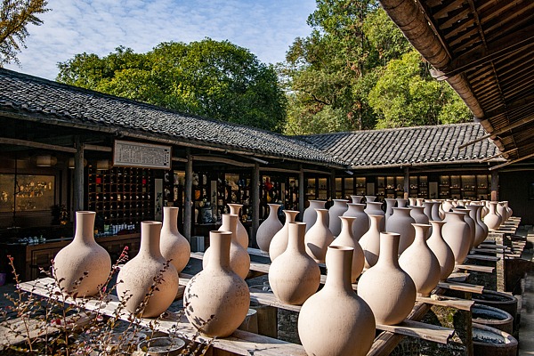 Ceramic expo draws international artisans in Jingdezhen