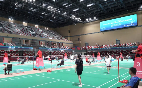 Quzhou's badminton industry smashes ahead with sports events