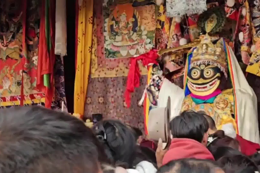 Thousands flock to Lhasa for Tibetan Fairy Festival