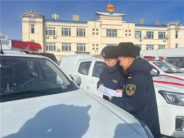 Fire trucks purchased by Mongolia exit Ereenhot port