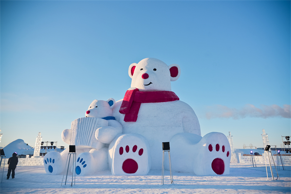 Manzhouli ice and snow theme park opens