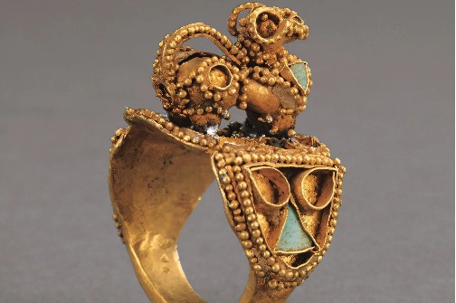 Luxurious prairie-style gold ring from Inner Mongolia