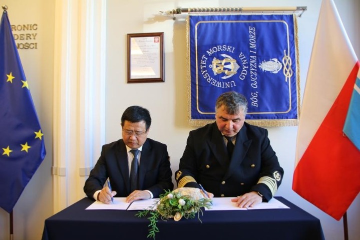 Shanghai Maritime University strengthens cooperation with maritime university in Poland