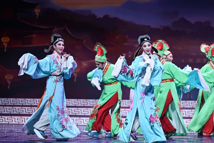 Shandong operas help celebrate New Year