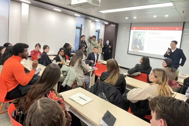 Sino-US students exchange ideas, build connections