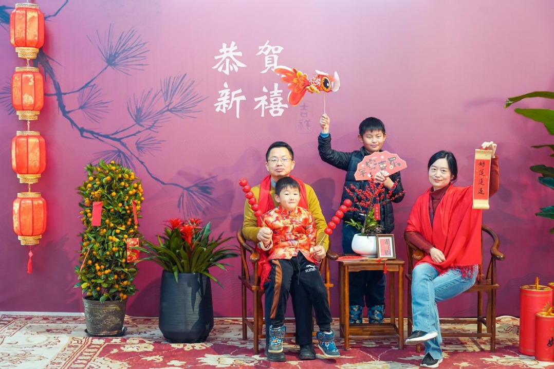 Shanghai opens flower market over new year celebration