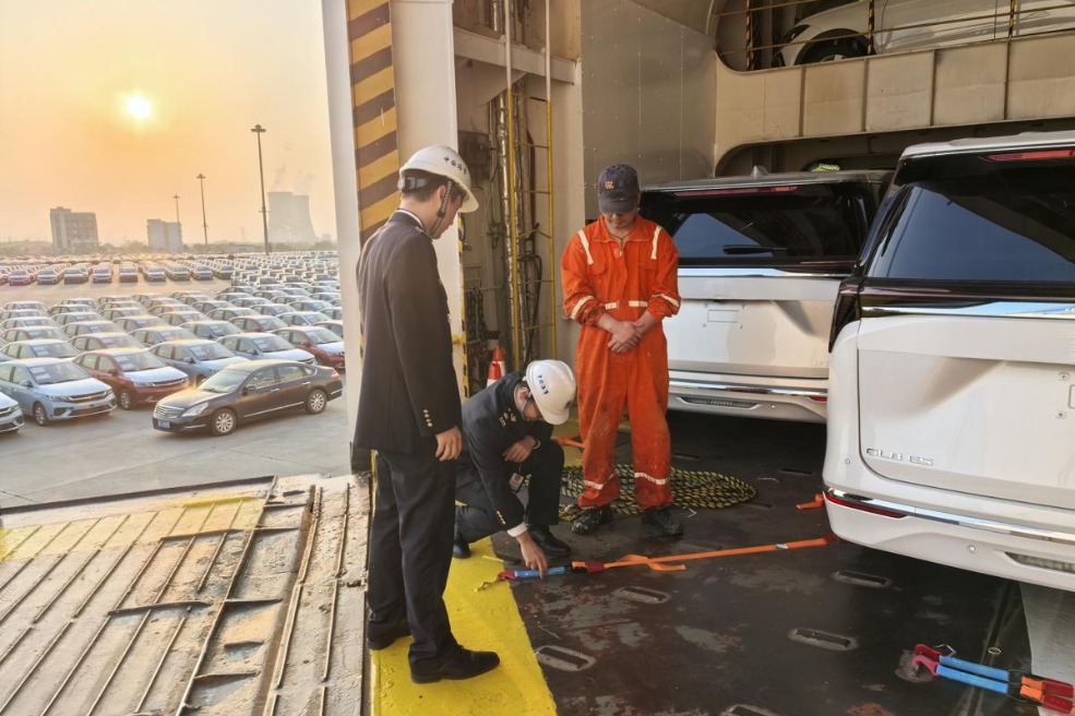 New auto transport route links Guangzhou and Wenchang