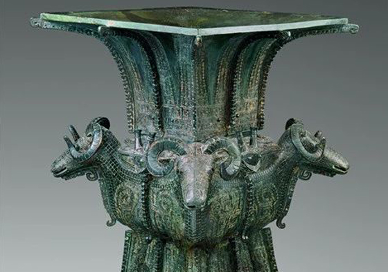 Bronze vessel with ram-head sculptures: masterpiece from the Shang Dynasty