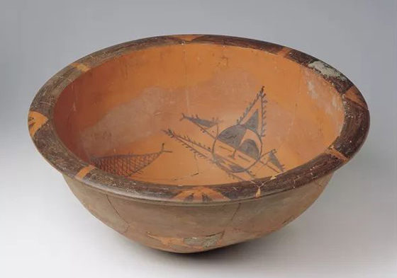 Neolithic painted pottery basin reflects totem worship, fishing life