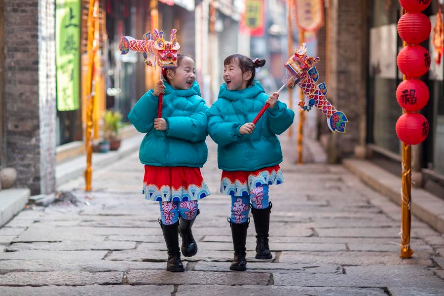 China vows efforts to boost consumption