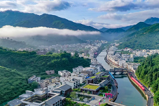 Winter tourism booms in China's 'Hometown of Plums'