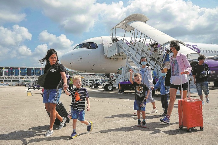 Visa-friendly policies spur foreign tourist, business trips to China