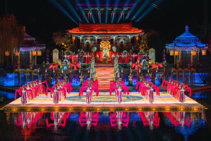 Huaqing Palace: Colorful performances heat up winter tourism