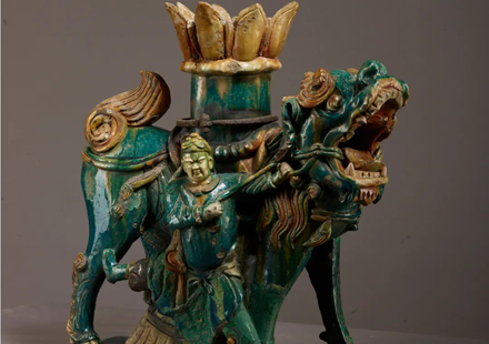 Glazed potteries in North China shine with age