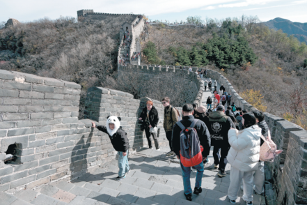 Spring fest attracts more foreign tourists