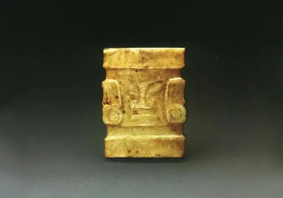 Dignified and mysterious jade figurine from 4,000 years ago