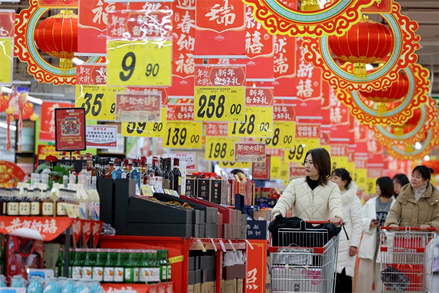 Spring Festival boosts travel, consumption as 8-day holiday nears end