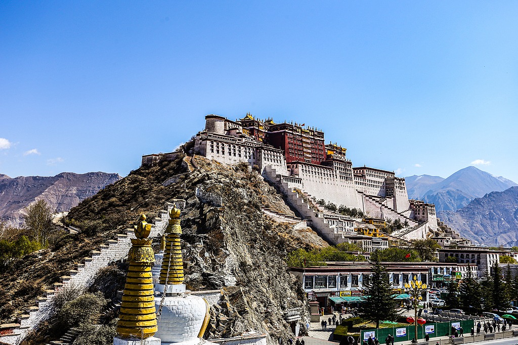 High-tech platform safeguards Potala Palace's ancient treasures