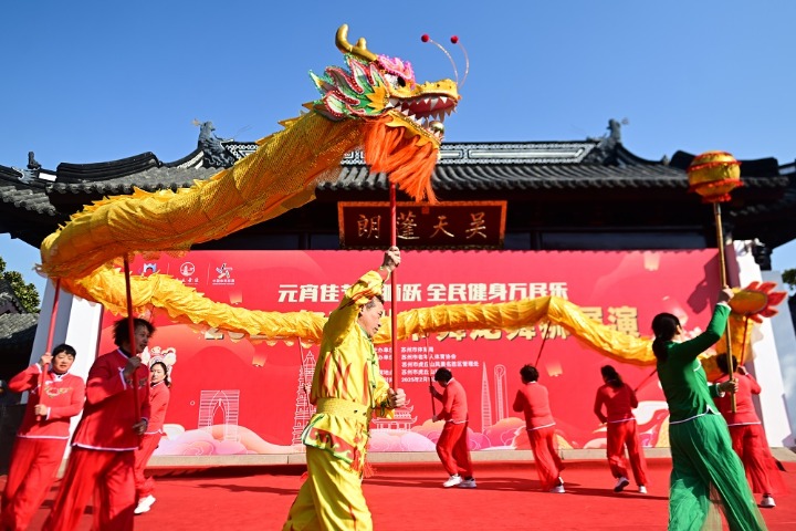 Dragon and lion dances light up Suzhou