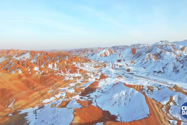 Zhangye Danxia scenic area witnesses its first snowfall