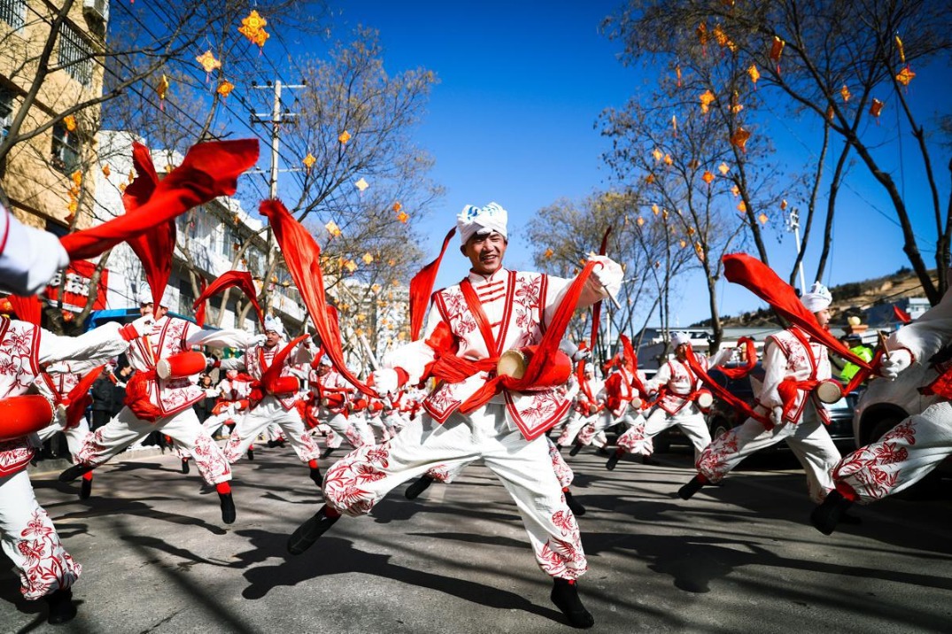 Yulin Lantern Festival showcases global and local dance