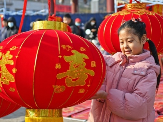 Immerse in Yantai's Spring Festival market delights