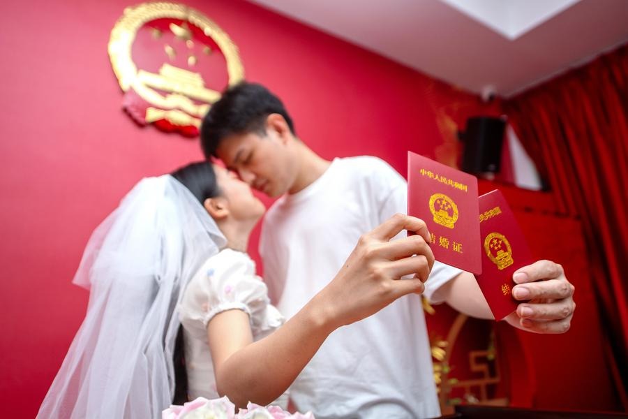 China records 6.1m marriage registrations in 2024