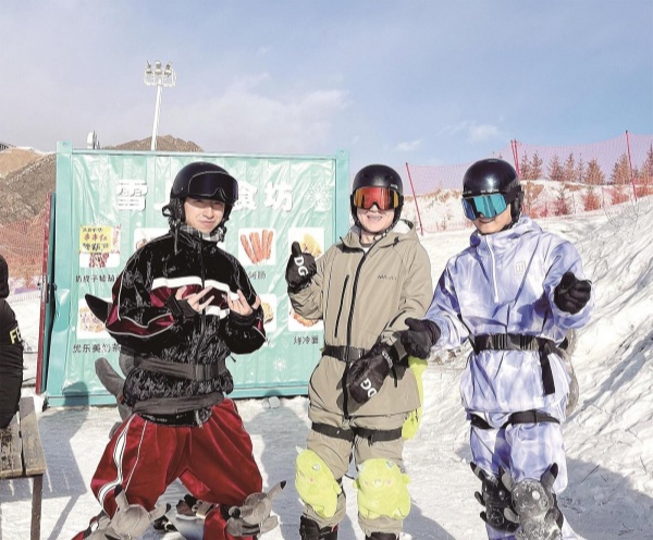 Over 1 million Baotou residents participate in ice, snow sports