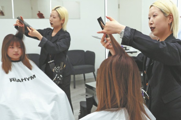 Women raise the hairdressing bar