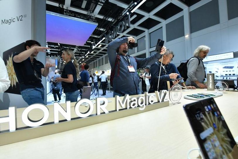 China's mobile phone shipments up 22.1% in December