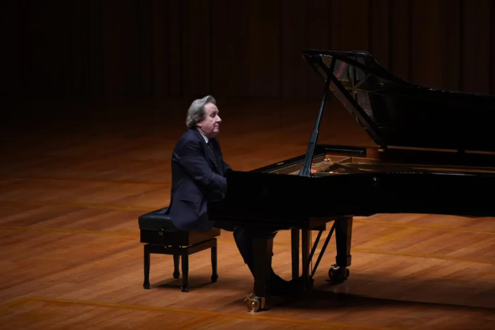 A night of Beethoven & Schubert with Buchbinder