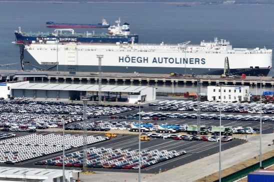 China's foreign trade records steady performances in first two months