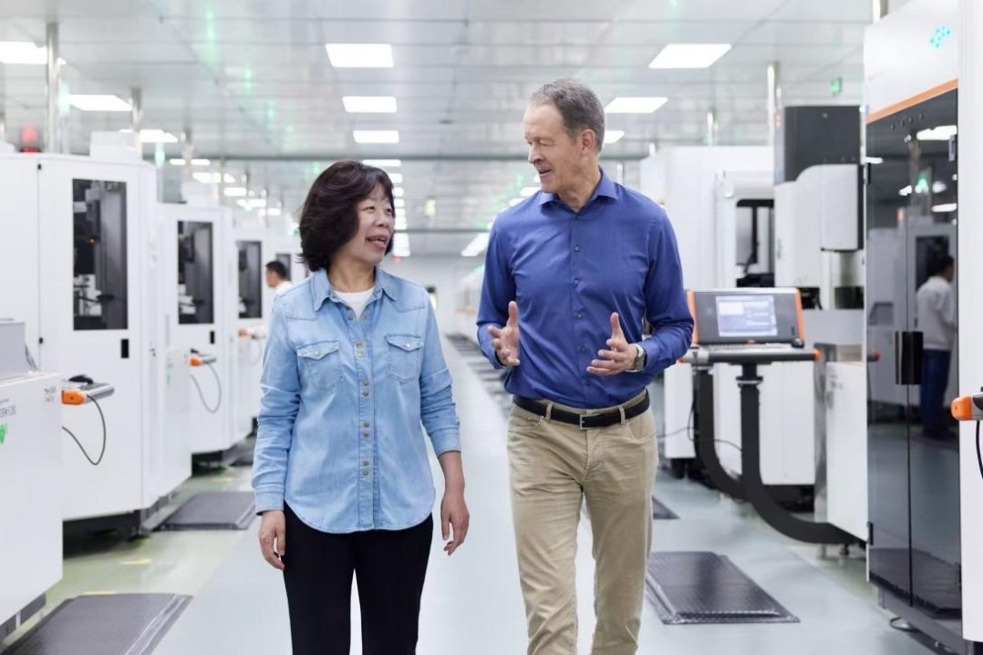 Apple to keep investing in China 'in a big way'