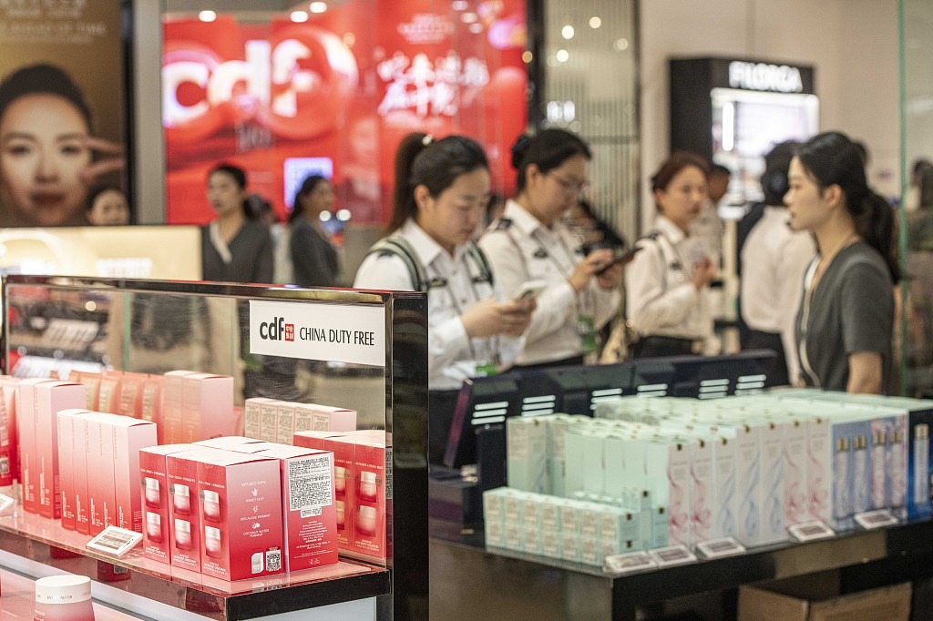 Hainan's duty-free shopping policies gain success in two years