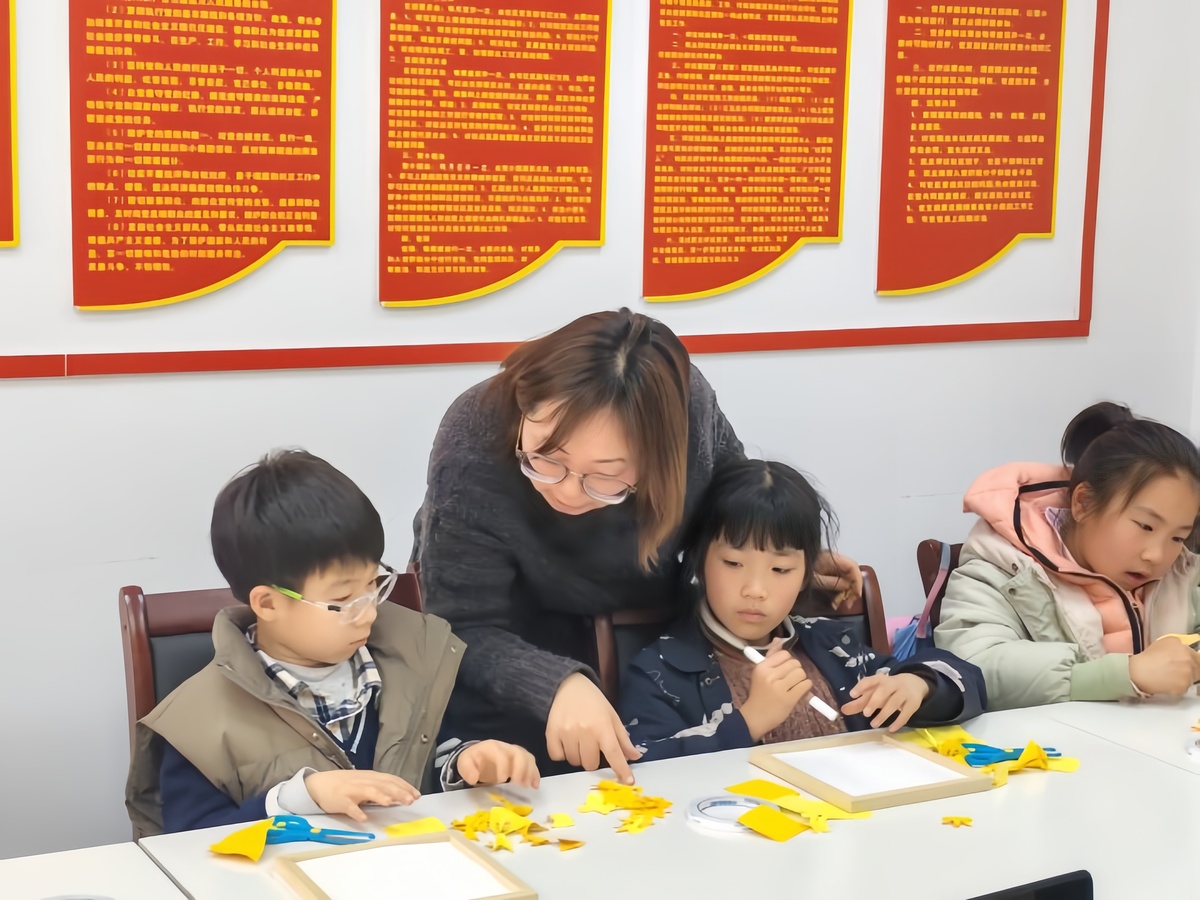 NETDA hosts paper-cutting workshops for children