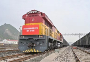 Guizhou launches scheduled freight trains to Guangxi