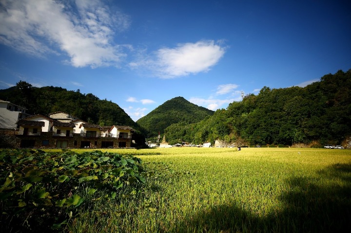 Rural talent show on stage in Ningshan
