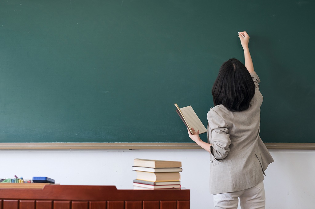 China to build high-level teacher universities